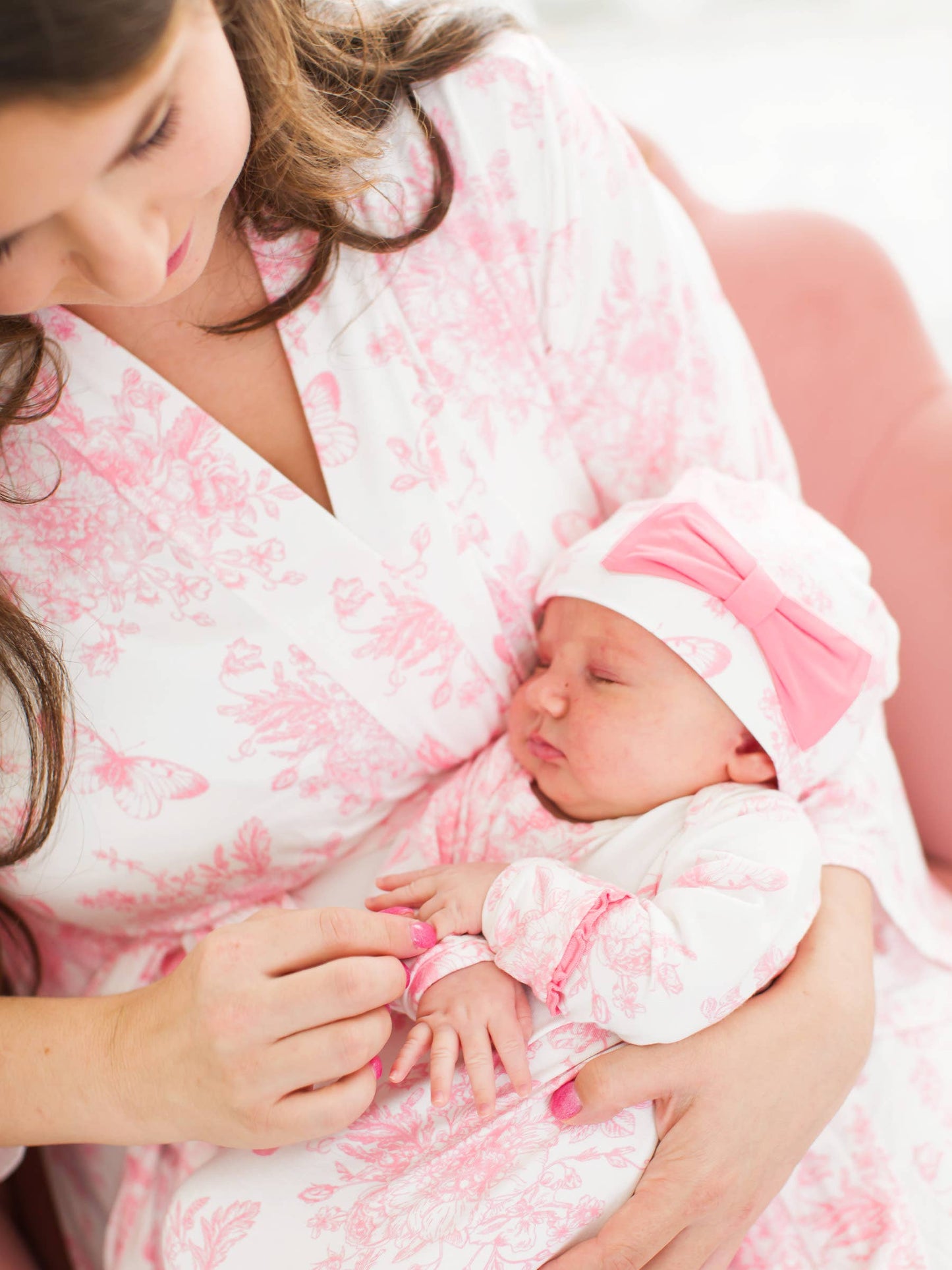 Baby Girls Bubblegum Pink Butterfly Toile Bamboo Viscose Ruffle Knotted Sleep Gown & Hat Set